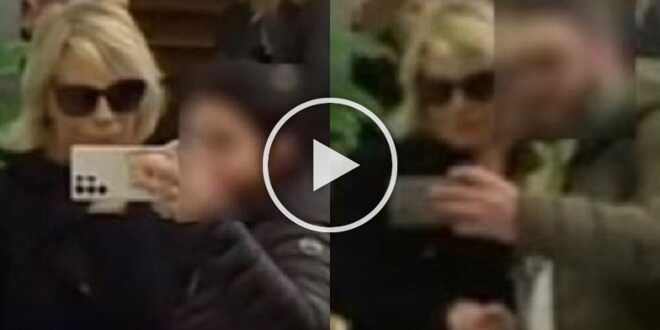 Morte Maurizio Costanzo, chiedono il selfie a Maria De Filippi: la reazione è incredibile