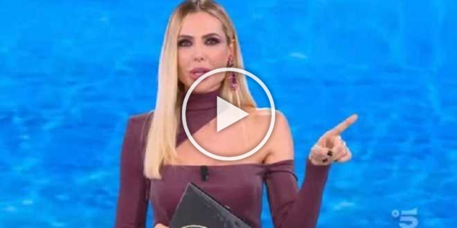 Isola dei Famosi, una naufraga costretta al ritiro: al suo posto un super vip?