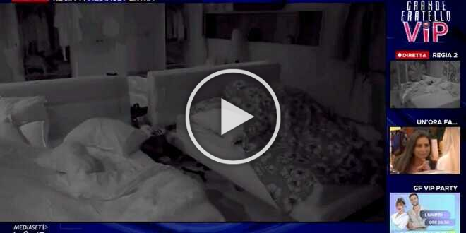 GF Vip, notte di passione tra Antonino e Oriana: la regia non stacca, si sente tutto
