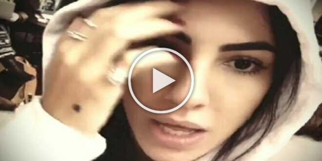 Nuovo outfit per Giulia De Lellis, sensuale anche con la lana