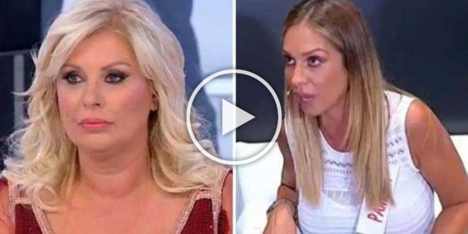 Gossip Uomini e Donne, Pamela sbugiarda Tina Cipollari: l’opinionista ha mentito