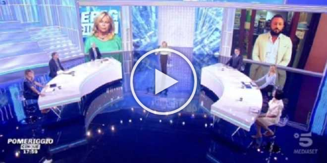 Pomeriggio 5, incidente in diretta: botto tremendo e vetri in frantumi