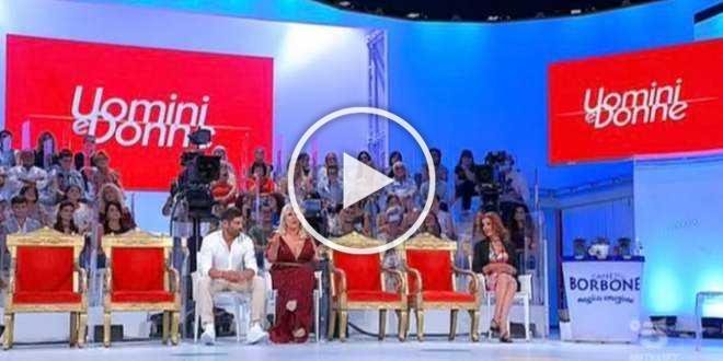 Uomini e Donne, puntata 1-03-2021: violenta lite in studio, De Filippi spaventata