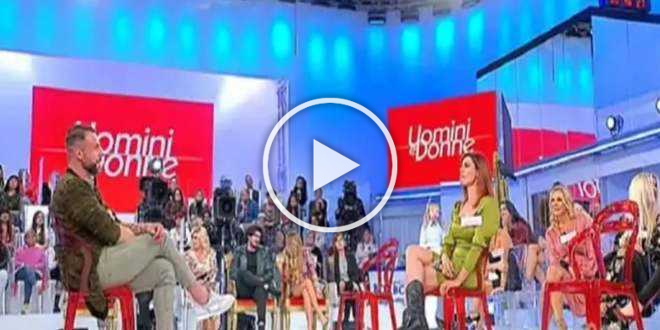 Uomini e Donne, registrazione 11-03-2021: una coppia lascia il programma, torna un ex cavaliere