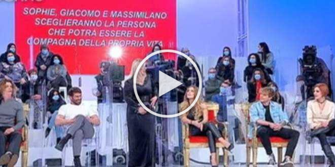 Uomini e Donne, registrazione 16-02-2021: si sfiora la rissa, interviene Maria De Filippi