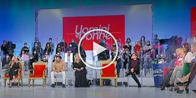 Uomini e Donne, registrazione 19 marzo 2023: smascherata un’altra dama, Lavinia in lacrime