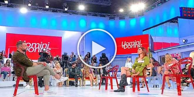 Uomini e Donne anticipazioni, registrazione 23 aprile: una coppia del trono over va via insieme