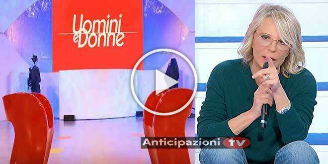 Anticipazioni Uomini e Donne, corteggiatrice lascia lo studio furiosa: tronista costretto a scegliere?