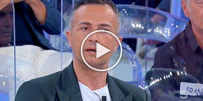 Uomini e Donne, Riccardo Guarnieri in vacanza con una donna: di chi si tratta