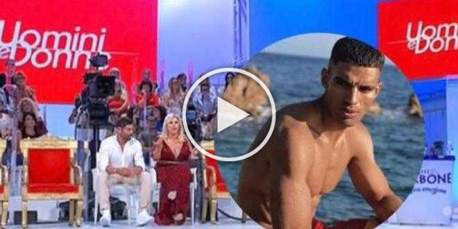 GF Vip, Samy Youssef fa un appello a Maria De Filippi: “Mettimi sul trono”