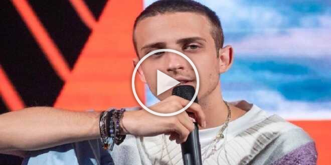 Amici, bufera su Sangiovanni: l’accusa di plagio e la frecciatina di un famoso artista