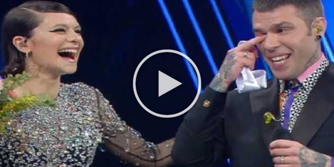 Sanremo 2021: svelato il segreto dei braccialetti e della camicia di Fedez