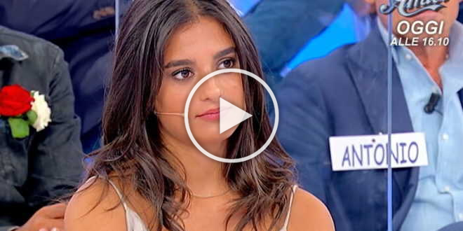 Uomini e Donne, scenata di una corteggiatrice in studio: il racconto dei presenti