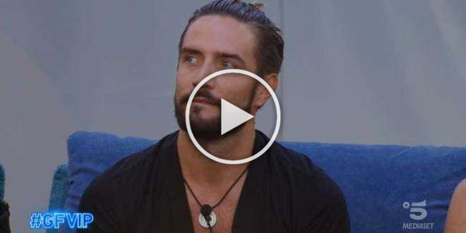 GF Vip, nuove segnalazioni sull’infedeltà di Alex Belli: “Una ragazza ha i suoi messaggi”