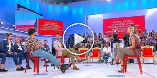 Shock nello studio di Uomini e Donne: una dama eliminata perché non è brava a letto