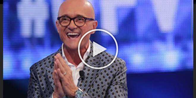Grande Fratello Vip 4, Signorini sorprende: “Ecco il concorrente che più mi ha colpito”
