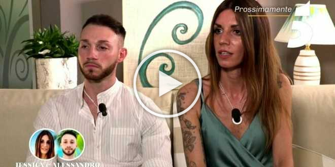 Temptation Island, la single Carlotta sveglia i sensi di Alessandro: la reazione di Jessica