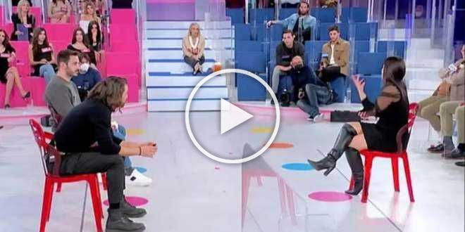 Uomini e Donne, registrazione 3-03-2021: spogliarello in studio, Samantha punta gli over
