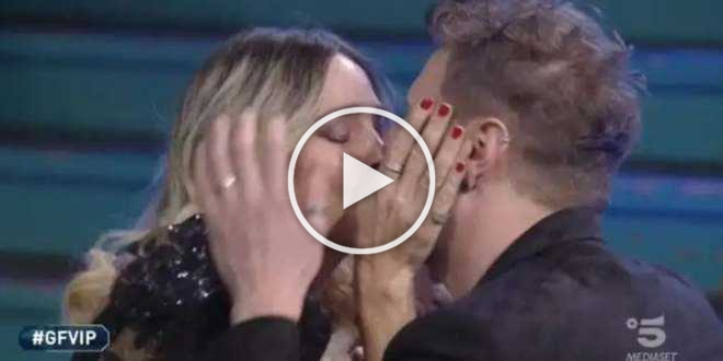 GF Vip 5, Stefania Orlando: il marito fa una rivelazione sulla loro prima notte insieme