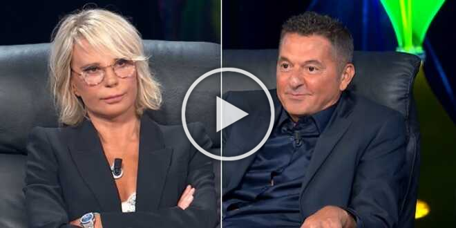 Teo Mammuccari rivela: “Io e Maria De Filippi ci siamo conosciuti in chiesa”