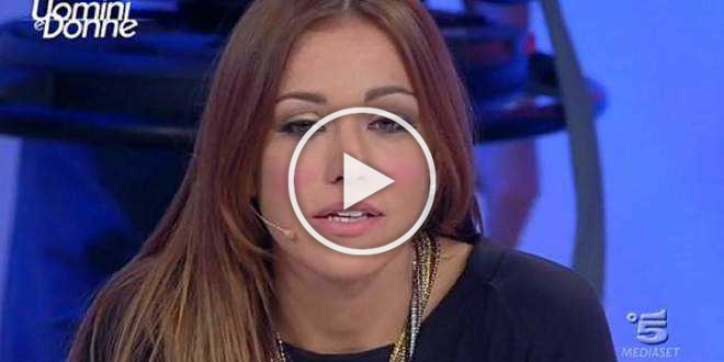 Uomini e Donne, Teresanna potrebbe prendere il posto di Tina: l’indiscrezione