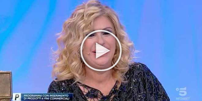 Uomini e Donne news, Tina Cipollari in isolamento: l’opinionista potrebbe avere il Covid