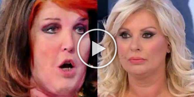 Tina Cipollari pesantemente insultata dalla Contessa De Blanck: “É una str…a!”