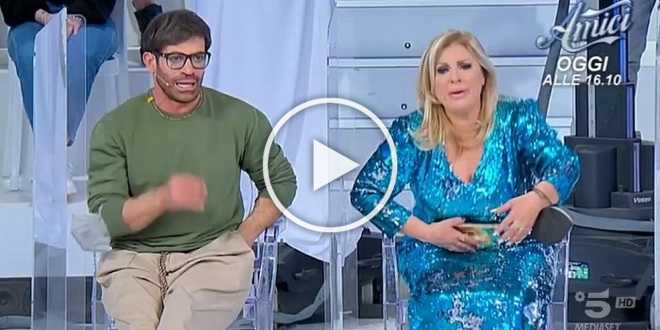 Uomini e Donne, Tina si scaglia contro Gianni a causa di Ida: “Sei un corrotto!”
