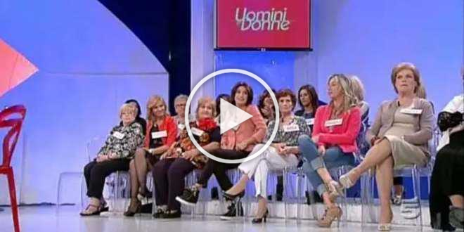 Uomini e Donne gossip, una dama dell’attuale trono over denuncia gli haters
