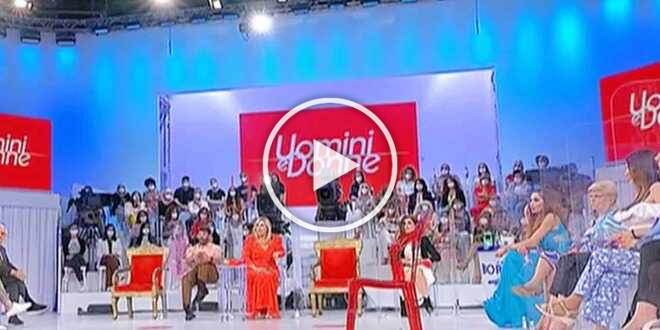 Uomini e Donne torna anche in estate: la maratona su Mediaset Extra