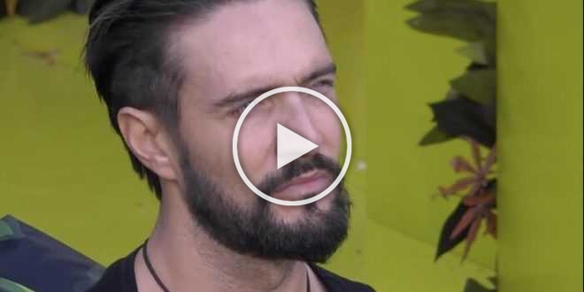 Gf Vip 6, urla e offese per Alex Belli: l’attore scoppia a piangere