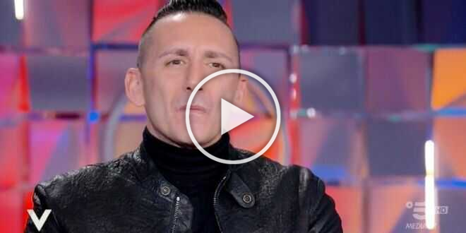 Verissimo, Kekko dei Modà in lacrime per la lettera della figlia