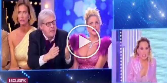 Vittorio Sgarbi insulta Barbara d’Urso: lei termina la diretta in lacrime
