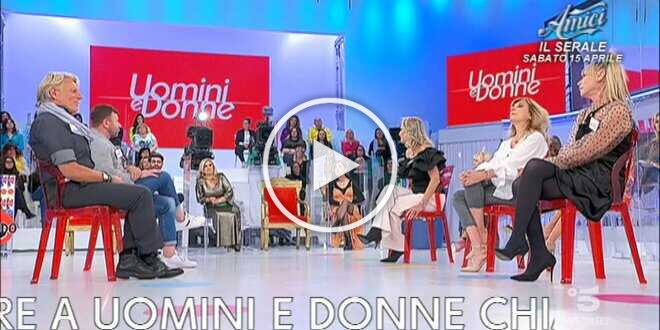 Uomini e Donne, in studio volano stracci: “Ti cercano solo per una notte”